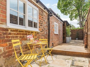 Outdoor dining - 2 bedroom accommodation in Guisborough (Guisborough)