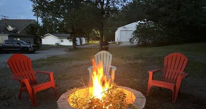 2 Bedroom Centrally located near Shopping, Restaurants & Lake