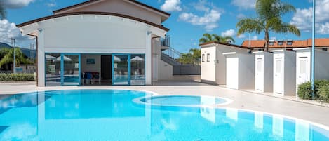 Piscine extérieure