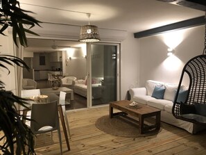 Smart-TV, DVD-spiller og bøker