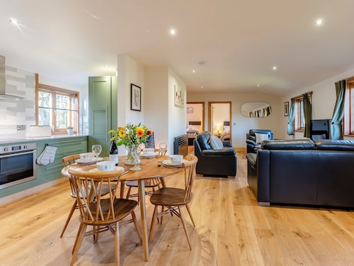 Bluebell Lodge-UK32958