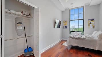 1 bedroom, iron/ironing board, free WiFi, bed sheets