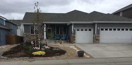 Exterior. King Bed Entire Suite No Cleaning Fee Private Entrance