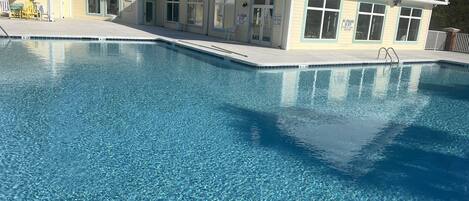 Piscina coperta, piscina all'aperto