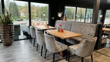 Petit déjeuner buffet compris tous les jours
