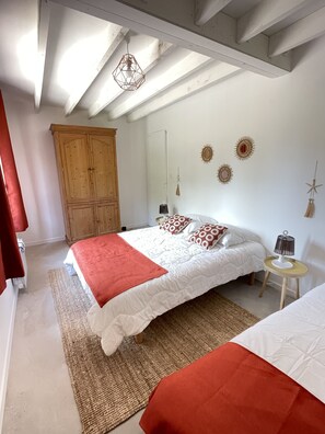 6 Schlafzimmer, Bügeleisen/Bügelbrett, kostenloses WLAN