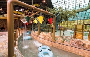 Indoor pool, outdoor pool - Condo, on Mt. Top, Std unit sleeps 4. Avail Thu 10/8/26 to Mon 10/12/26 (Gatlinburg)