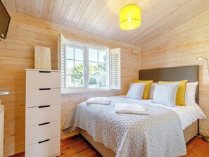 3 bedrooms, free WiFi, bed sheets - A Nordic Style 6 berth Luxury Lodge with raised veranda on 3 sides. (Derby)