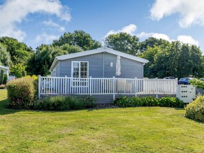 Exterior - A Nordic Style 6 berth Luxury Lodge with raised veranda on 3 sides. (Derby)