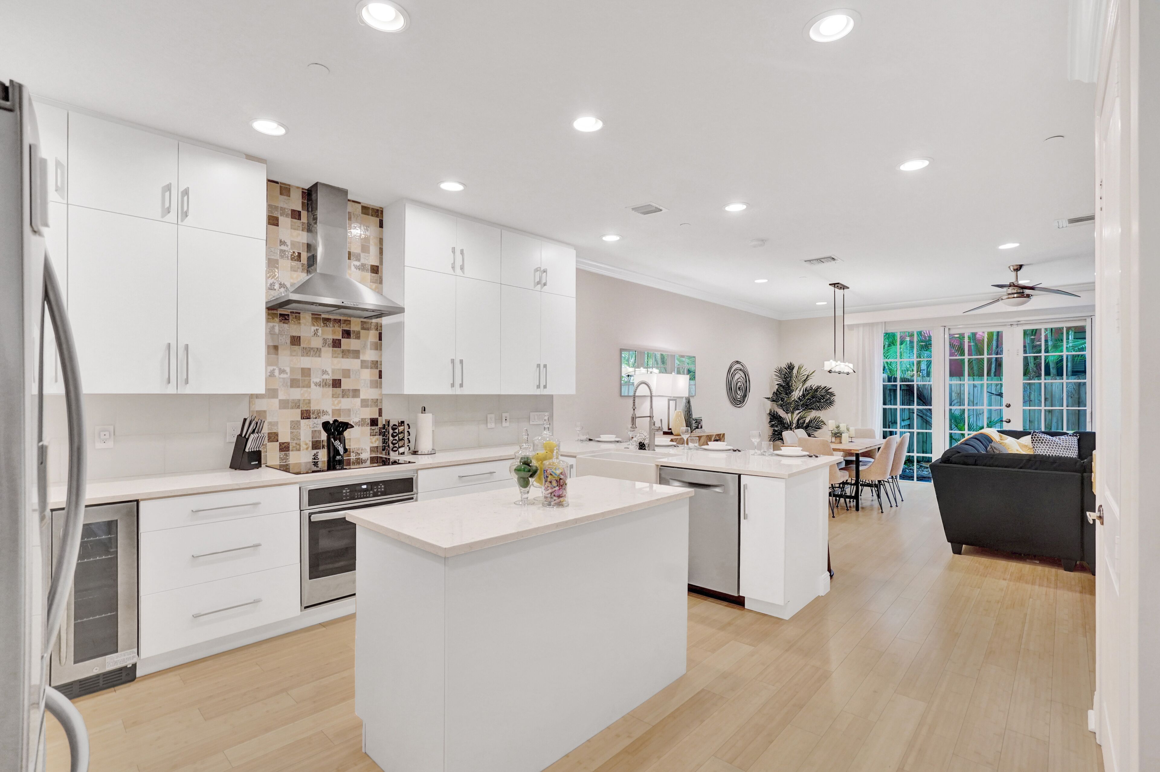 House | Private kitchen | Full-size fridge, microwave, oven, stovetop