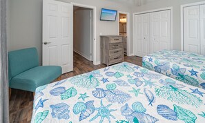 2 bedrooms, free WiFi, bed sheets - Walk to Private Beach! Feel the Gulf Breeze! (Panama City Beach)