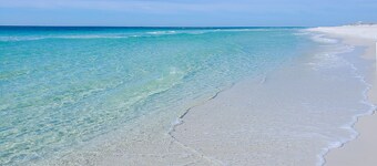 Walk to Private Beach! Feel the Gulf Breeze!