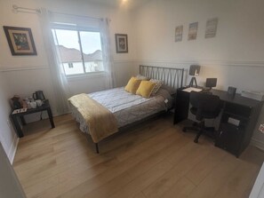 1 Schlafzimmer, Schreibtisch, Bügeleisen/Bügelbrett, WLAN