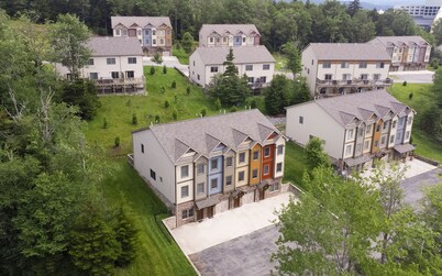 Snowshoe Creekside Villas - perfect location 