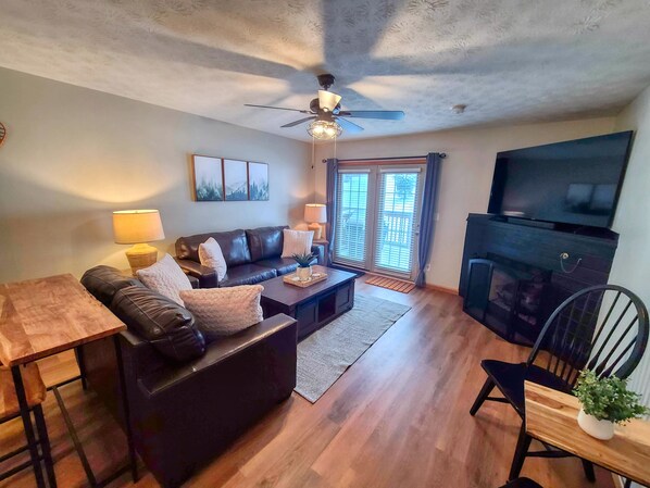 Smart TV, fireplace, stereo