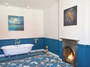 2 عدّة غرف نوم وواي فاي مجانًا وملاءات أسرّة