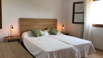 Een strijkplank/strijkijzer, gratis wifi, beddengoed