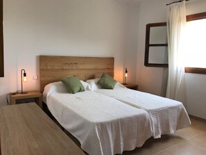 3 室のベッドルーム、アイロン / アイロン台、WiFi (無料)、ベッドシーツ