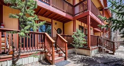 Dog-friendly, creekside condo with hot tubs, fast WiFi, washer/dryer, fireplace