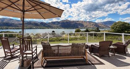 5BR/4BA Osoyoos Lakeview Villa: Pool, Game Room, Pizza Oven, Huge Yard Sunroom!