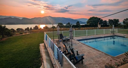 5BR/4BA Osoyoos Lakeview Villa: Pool, Game Room, Pizza Oven, Huge Yard Sunroom!