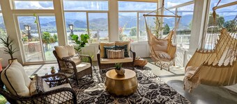 5BR/4BA Osoyoos Lakeview Villa: Pool, Game Room,  Pizza Oven, Huge Yard Sunroom!