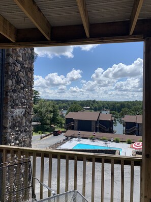 Property grounds - Live in style and Luxury by the Water with This Updated Condo in Hot Springs (Hot Springs)