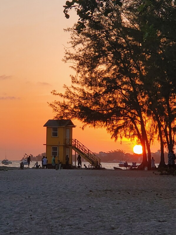 Beach nearby, sun loungers, beach towels