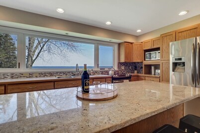 Lakefront Cottage with dock
