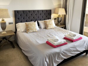 2 makuuhuonetta, silitysrauta/-lauta, ilmainen Wi-Fi, vuodevaatteet