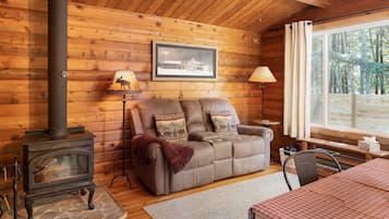 Televisión, reproductor de DVD, libros y videoteca