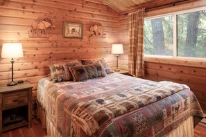 1 bedroom, free WiFi, bed sheets - The Cedar Cabin on 8 acres (Packwood)