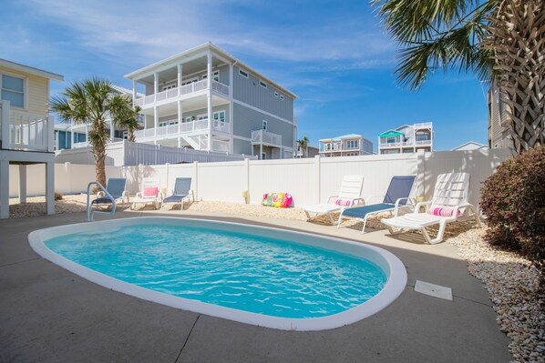 Outdoor pool, a heated pool