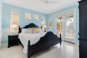 5 bedrooms, desk, iron/ironing board, travel crib