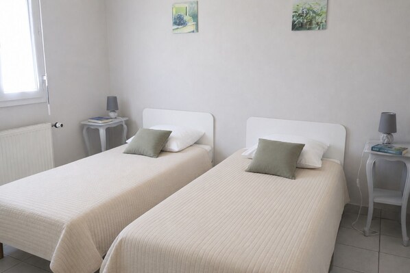 2 bedrooms, desk, iron/ironing board, travel cot