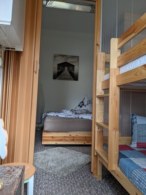 1 bedroom, bed sheets