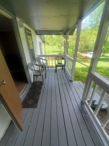 Cute little cabin (10 minutes from the Natahala River)