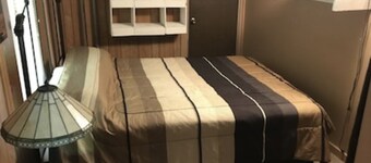 Cute little cabin (10 minutes from the Natahala River)