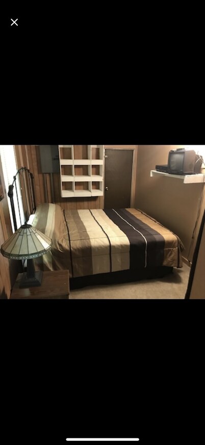 Cute little cabin (10 minutes from the Natahala River)