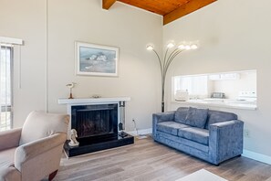 TV, fireplace