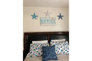 2 bedrooms, iron/ironing board, free WiFi, bed sheets - Making Waves (Jacksonville)