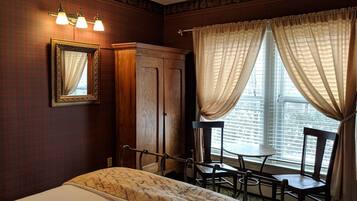 1 bedroom, bed sheets