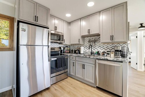 Ursus Slumber -Hot Tub, Stunning Views, 3bdr/2bath