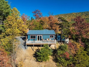 Exterior - Ursus Slumber -Hot Tub, Stunning Views, 3bdr/2bath (Broadway)