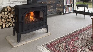 A cozy living room with a fireplace, a television, a bookshelf, and a rug. - Dalyan Risus Suite (Cesme)
