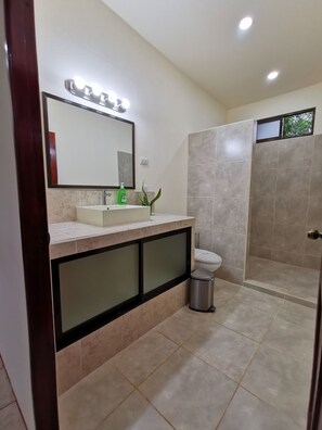 Dusche, Seife, Toilettenpapier