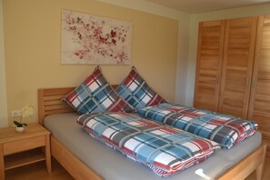 2 Schlafzimmer, Zimmersafe, Bügeleisen/Bügelbrett, Reisekinderbett