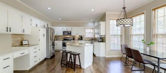 Large pool house perfect for large family gathering