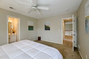 4 habitaciones, escritorio, tabla de planchar con plancha y wifi gratis