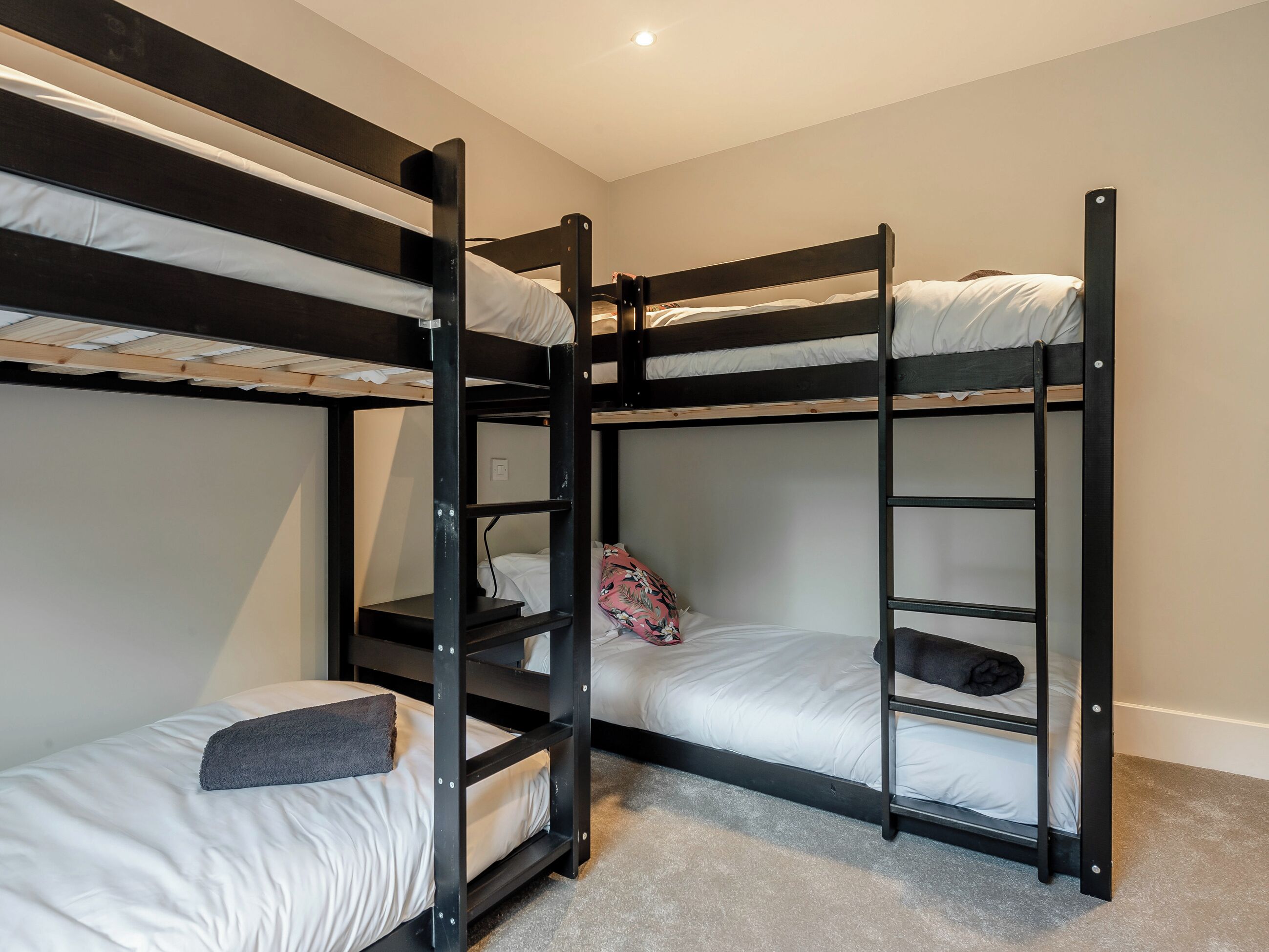 4 habitaciones, wifi gratis y ropa de cama 